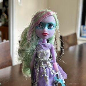 Monster High Haunted Getting Ghosttly Twyla Doll RETIRED